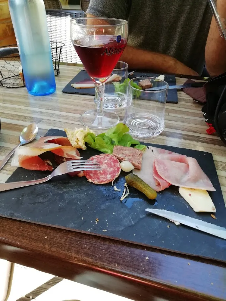Assiette de Charcuterie Locale